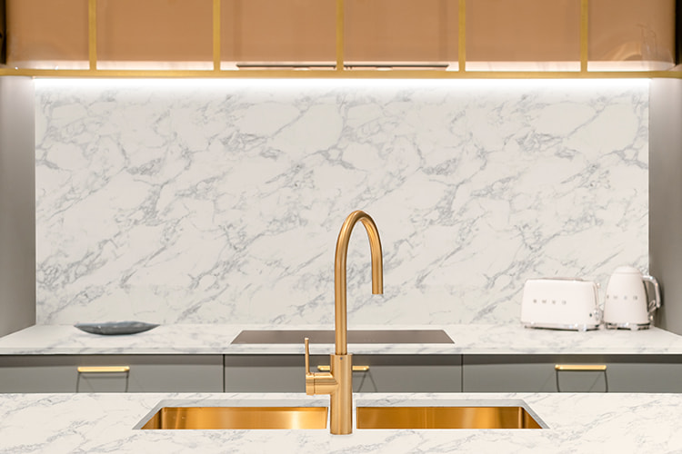 Stone design in kitchen - Carrara frosted white